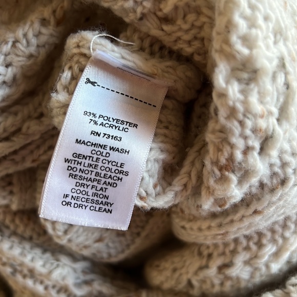 Beautiful cream pull over - Picture 6 of 6